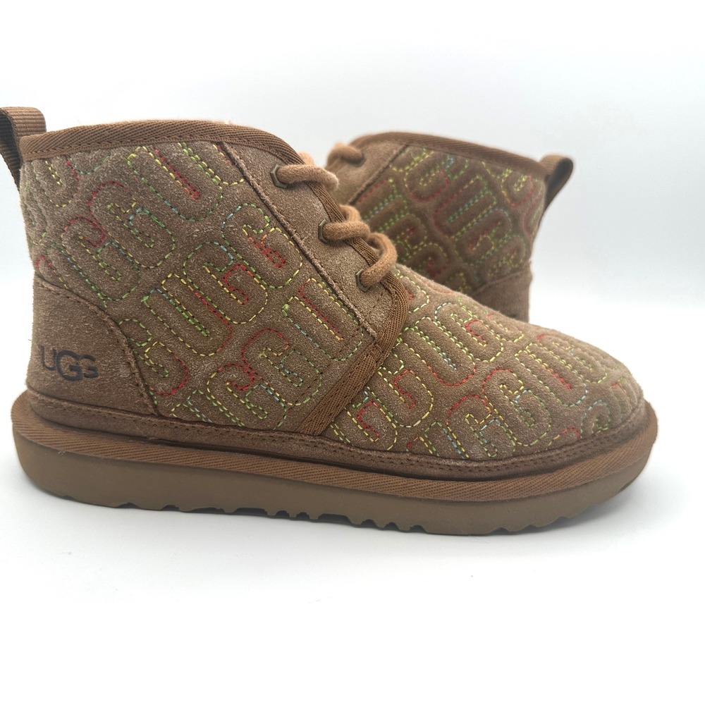 UGG Neumel II Graphic Stitch Kids 3 Chestnut Suede Logo Embroidered Chukka Boot